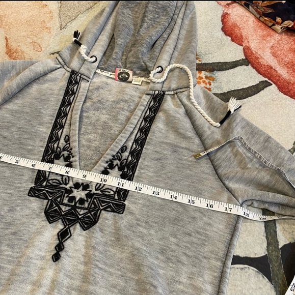 4/$15 Roxy | Distressed Gray Sweatshirt Hoodie Black Embellishment Embroidery - Picture 8 of 12